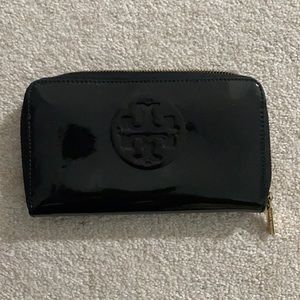 patent leather black tory burch wallet